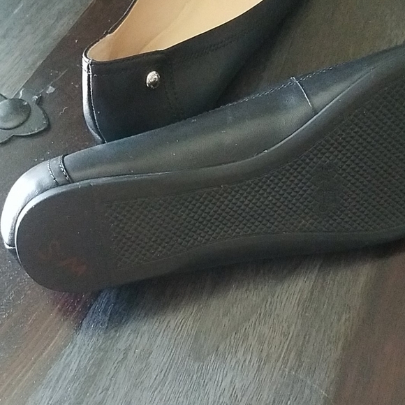 Coach - Picture 3 of 3